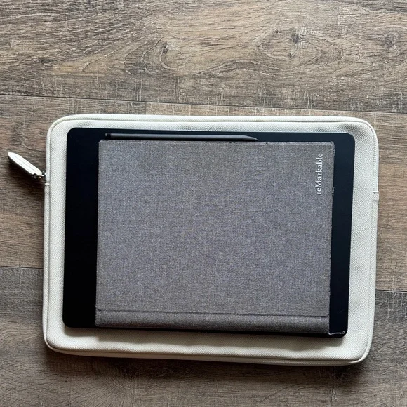 Tumi | Cream Leather Laptop Sleeve - Picture 10 of 10